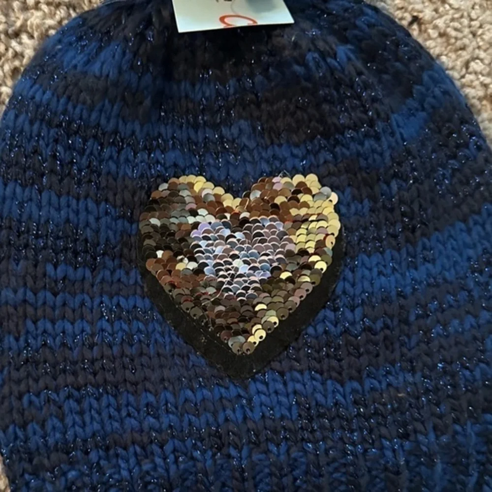 🔴Cat & Jack Girls Beanie with Pompom Navy with color sequins Heart